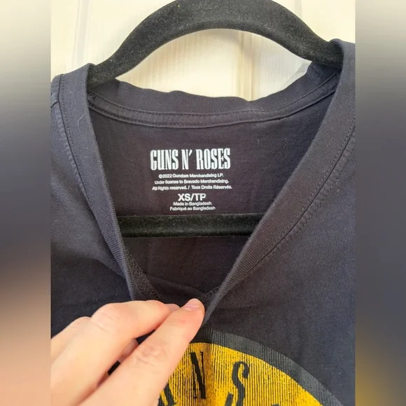 XS Guns N Roses Crop Top - Picture 2 of 3